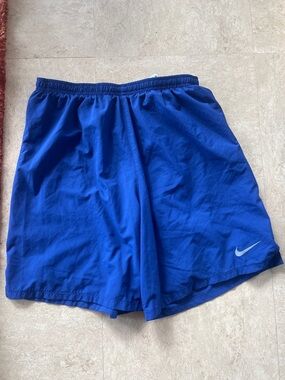 Men’s M Nike running shorts